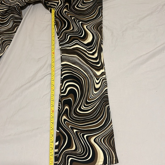 Beautiful brown swirl pants 🤎 - Picture 9 of 10